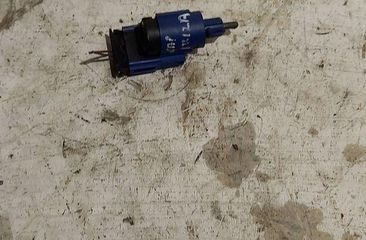 SEAT Ibiza 2 generation (1993-2002) Clutch pedal sensor 1J0927189E 31452307