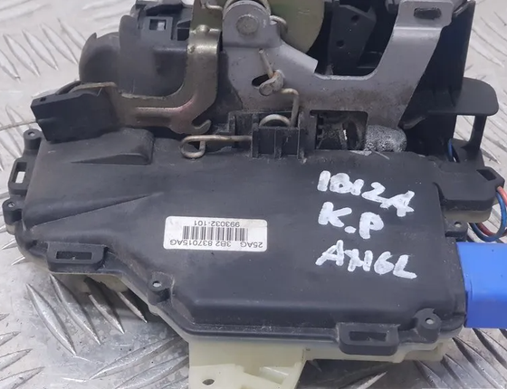 SEAT Ibiza 3 generation (2002-2008) Priekšējo kreiso durvju slēdzene 993032101,3B2837015AG 14616846
