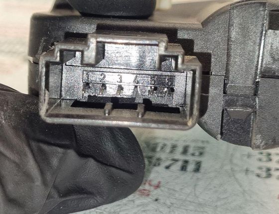 SKODA Octavia 2 generation (2004-2013) Клапаны управления внутренним подогревом 0132801345,1K0907511 31471552