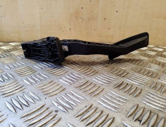 VOLKSWAGEN Passat Variant 1 generation (2010-2024) Throttle Pedal 5Q2723503D 26201775
