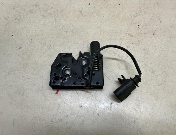 AUDI A8 D2/4D (1994-2002) Bonnet Lock 4H0823509C 31417598