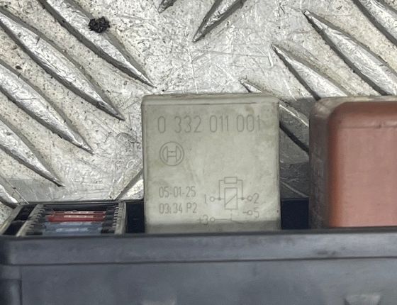 TOYOTA Avensis 2 generation (2002-2009) Блок предохранителей 0332011001 28055424