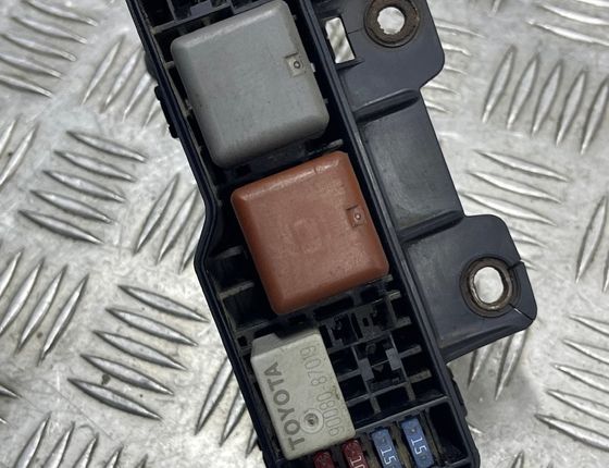 TOYOTA Avensis 2 generation (2002-2009) Блок предохранителей 0332011001 28055424