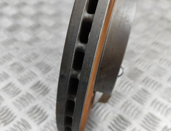 AUDI Q2 1 generation (2016-2024) Front Right Brake Disc 5Q0615301H 31799444