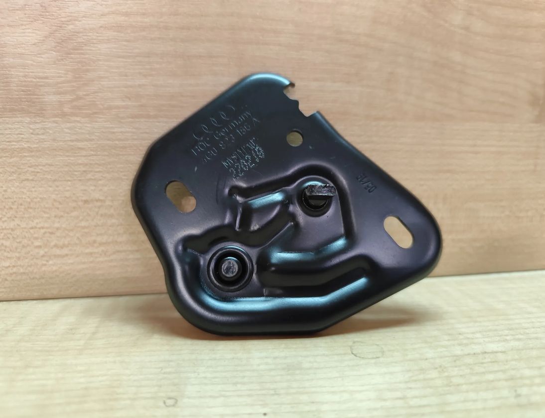 AUDI A6 C7/4G (2010-2020) Dzinēja pārsega āķis 4G0823186A 29015714