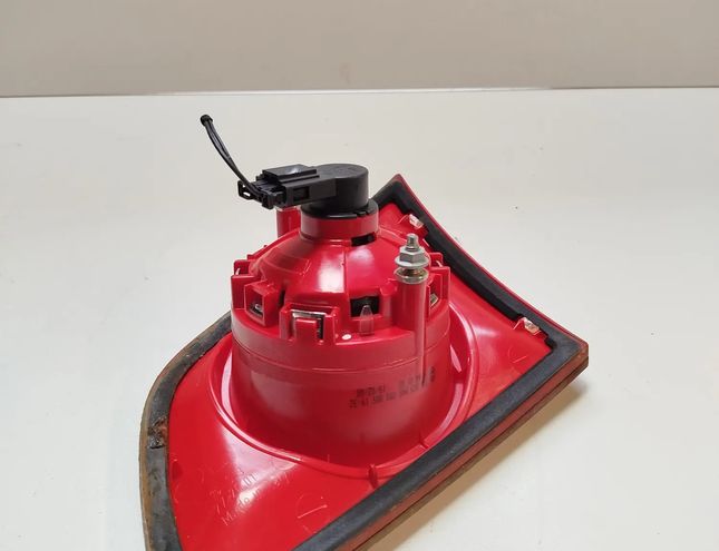 VOLKSWAGEN Passat B6 (2005-2010) Фонарь крышки багажника левый 27449002 32864031