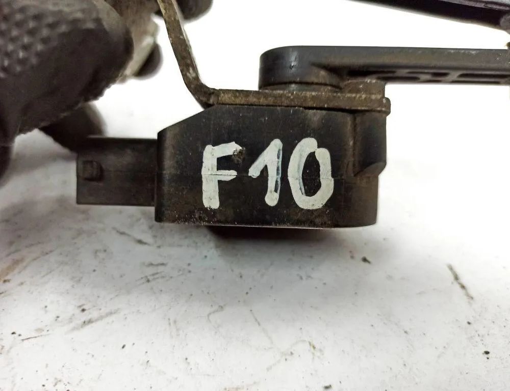 BMW 5 Series F10/F11 (2009-2017) Датчик уровня высоты задний левый 678679702,259160,23310110,6861351,25916010,37146861351,37146786797,6786797,3714686135101 32867061