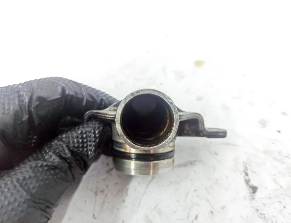 BMW 5 Series F10/F11 (2009-2017) Breather hose 22001004,A6420100131 32867137