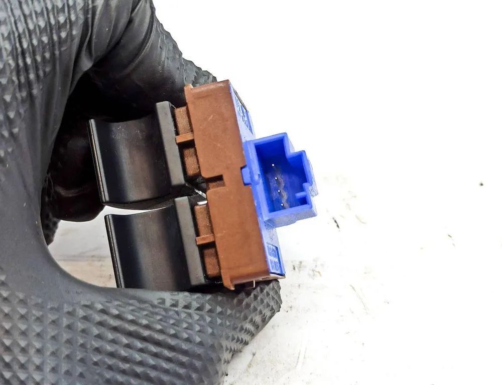 VOLKSWAGEN Eos 1 generation (2006-2020) Переключатель открытия топливного бака 053001S,3C0959903B 32936272