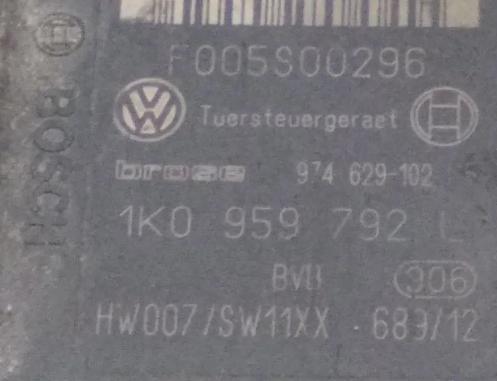 VOLKSWAGEN Passat B6 (2005-2010) Priekšējo labo durvju logu pacelšanas motorīts 1K0959792L 11342157