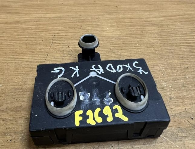 SKODA Superb 2 generation (2008-2015) Aizmugurējo kreiso durvju vadības bloks 5Q0959395E,#F2692 25806668