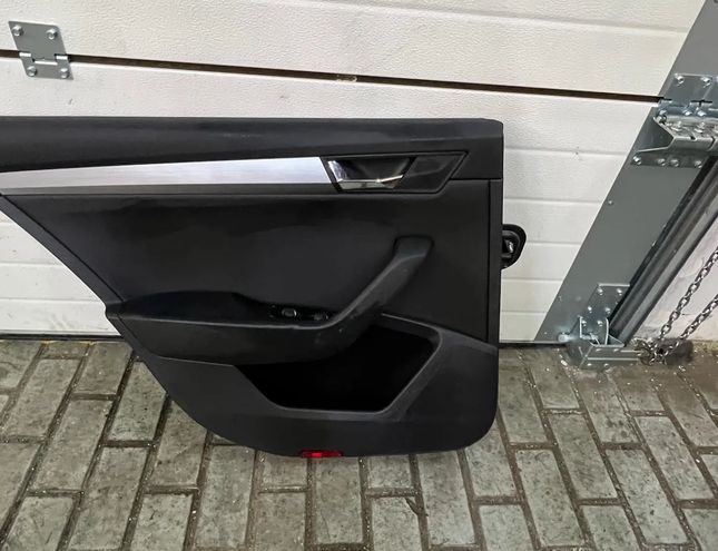 SKODA Superb 3 generation (2015-2023) Aizmugurējo kreiso durvju panelis 8113246,#F5288,3V9867023 28319024