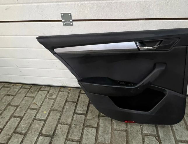 SKODA Superb 3 generation (2015-2023) Aizmugurējo kreiso durvju panelis 8113246,#F5288,3V9867023 28319024