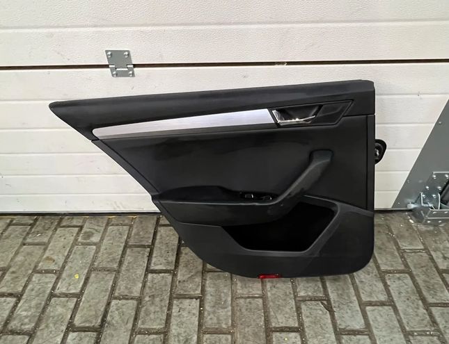 SKODA Superb 3 generation (2015-2023) Aizmugurējo kreiso durvju panelis 8113246,#F5288,3V9867023 28319024