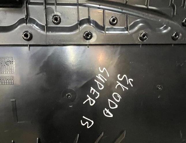 SKODA Superb 3 generation (2015-2023) Aizmugurējo kreiso durvju panelis 8113246,#F5288,3V9867023 28319024