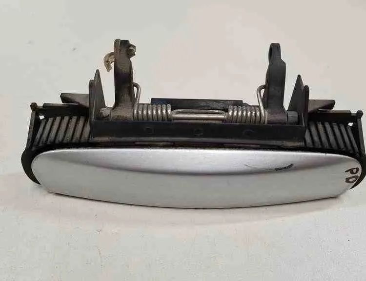 AUDI A4 B7/8E (2004-2008) Наружная ручка боковых левых дверей 4B0839885 32713175