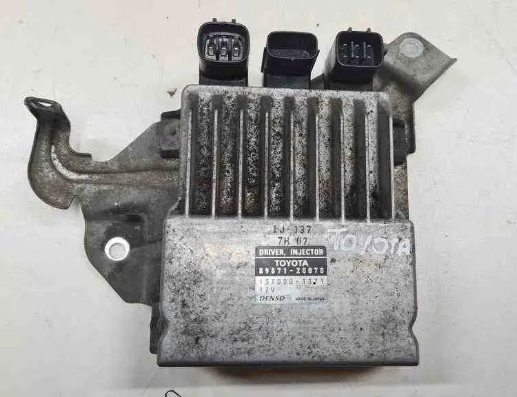 TOYOTA Corolla Verso 1 generation (2001-2009) Fuel injectors control unit 1310001371,8987120070 32714684