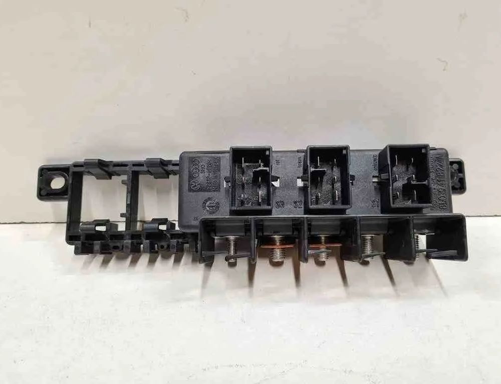 VOLKSWAGEN Passat B5 (1996-2005) Fuse box 8L0941822A,896083000 32715222