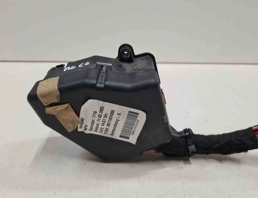 AUDI A6 C6/4F (2004-2011) Fuse box 8D1941824,0511424260 32715490