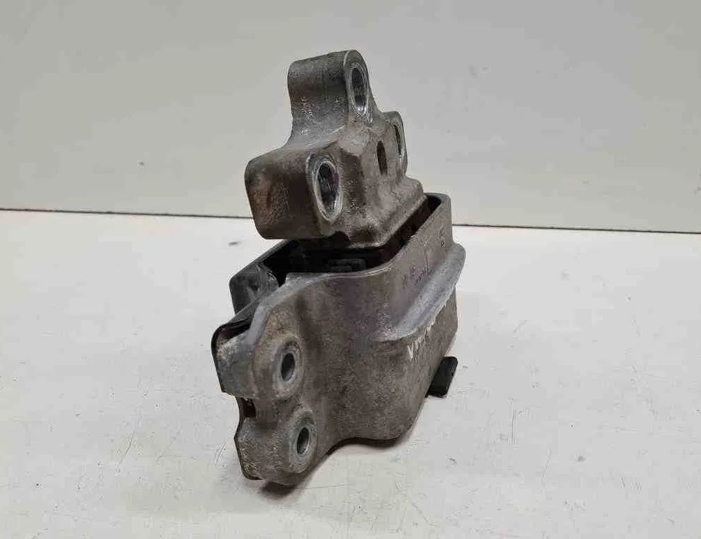 VOLKSWAGEN Passat B7 (2010-2015) Priekšējais motora stiprinājums 3C0199555 32716184