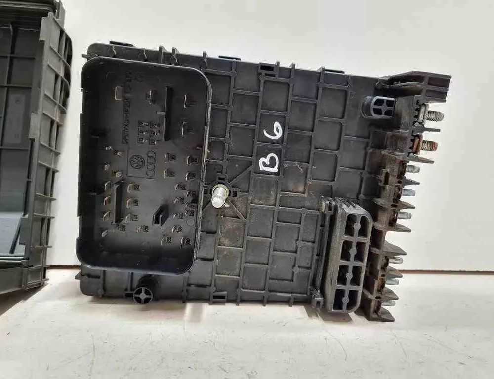 VOLKSWAGEN Passat B7 (2010-2015) Fuse box 1K0937132F,3C0937125,63592777 32716526