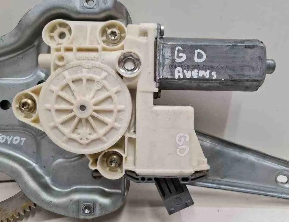 TOYOTA Avensis 2 generation (2002-2009) Aizmugurējo labo durvju logu pacēlājs 0130822031,999060102,992045100,102060316,T223790 32716850