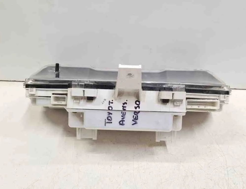 TOYOTA Avensis Verso 1 generation (2001-2003) Instrumentu panelis/spidometrs 1575104661,8380044530 32719083
