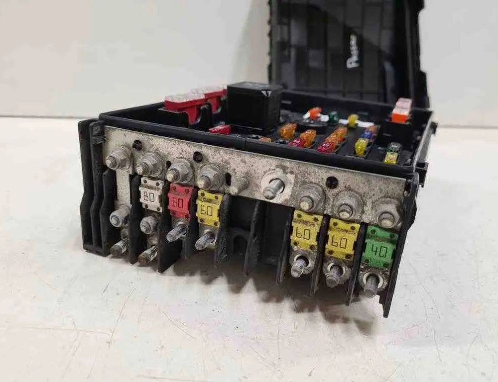 VOLKSWAGEN Passat B7 (2010-2015) Drošinātāju kārba 13456120,1K0937132F,3C0937125 32719575