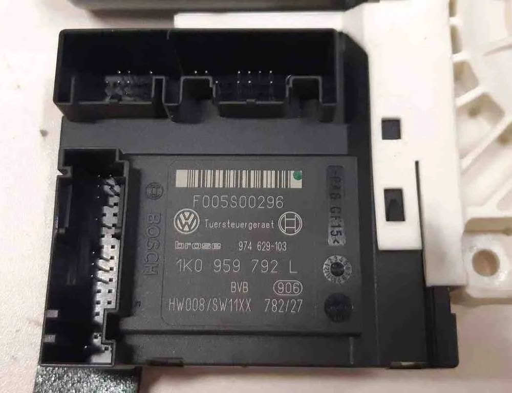 VOLKSWAGEN Passat B7 (2010-2015) Front Left Door Window Regulator Motor 1K0959792L,F005S00296 32720569