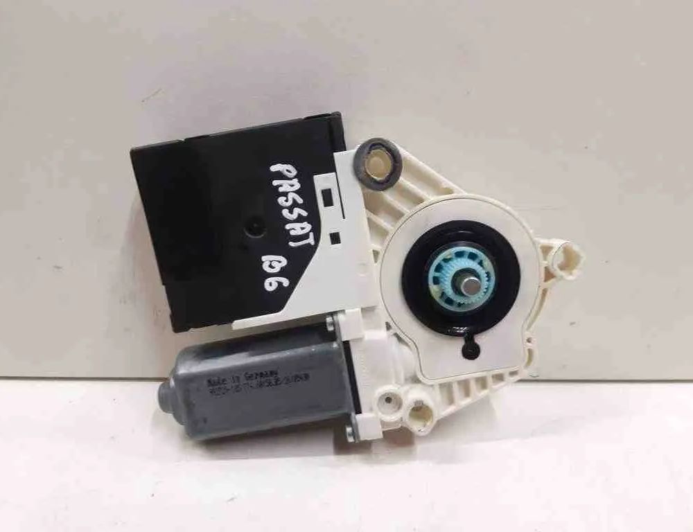 VOLKSWAGEN Passat B7 (2010-2015) Priekšējo kreiso durvju logu pacēlāja motorīts F005S00204,1K0959792G 32721283