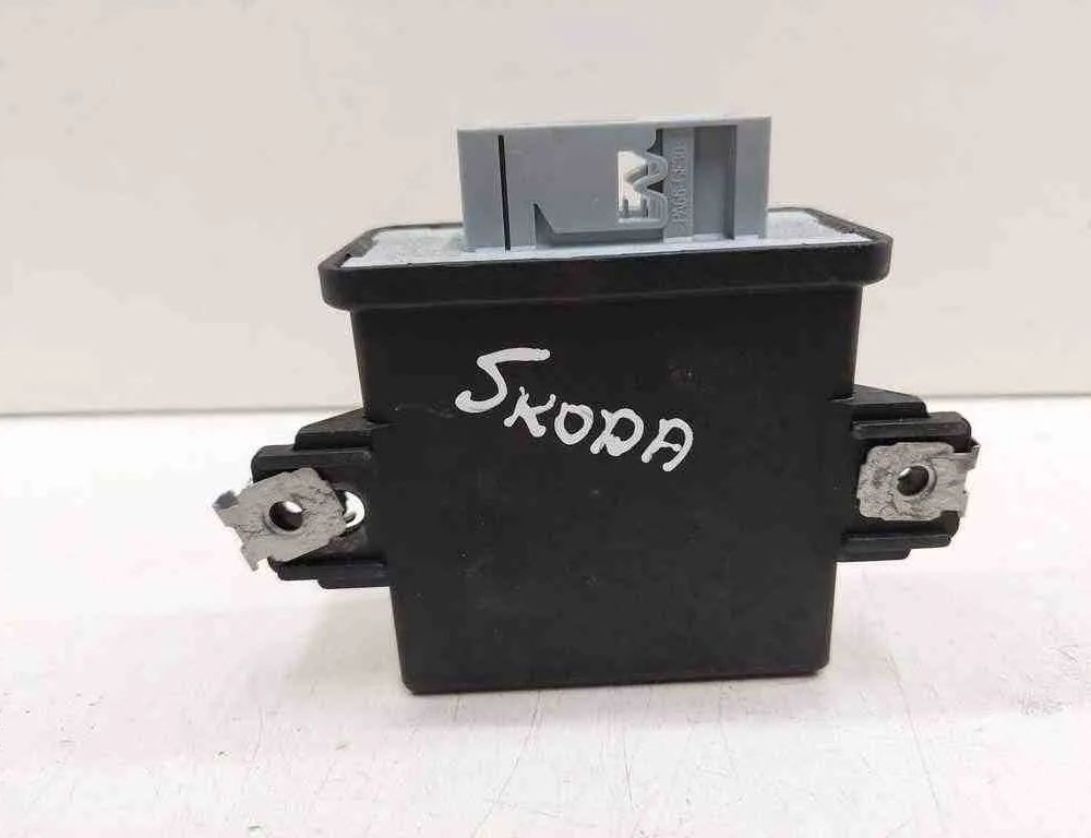 SKODA Octavia 2 generation (2004-2013) Lukturu vadības bloks 1T0907357,736806 32722294