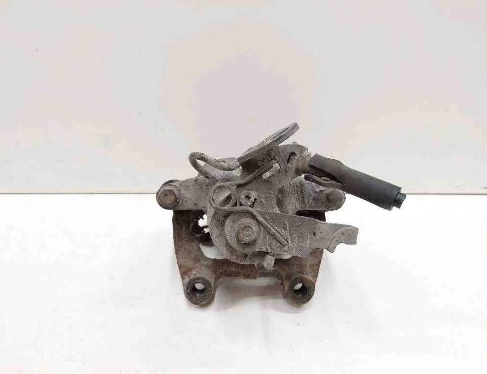 SKODA Superb 1 generation (2001-2008) задний правый суппорт 32723810