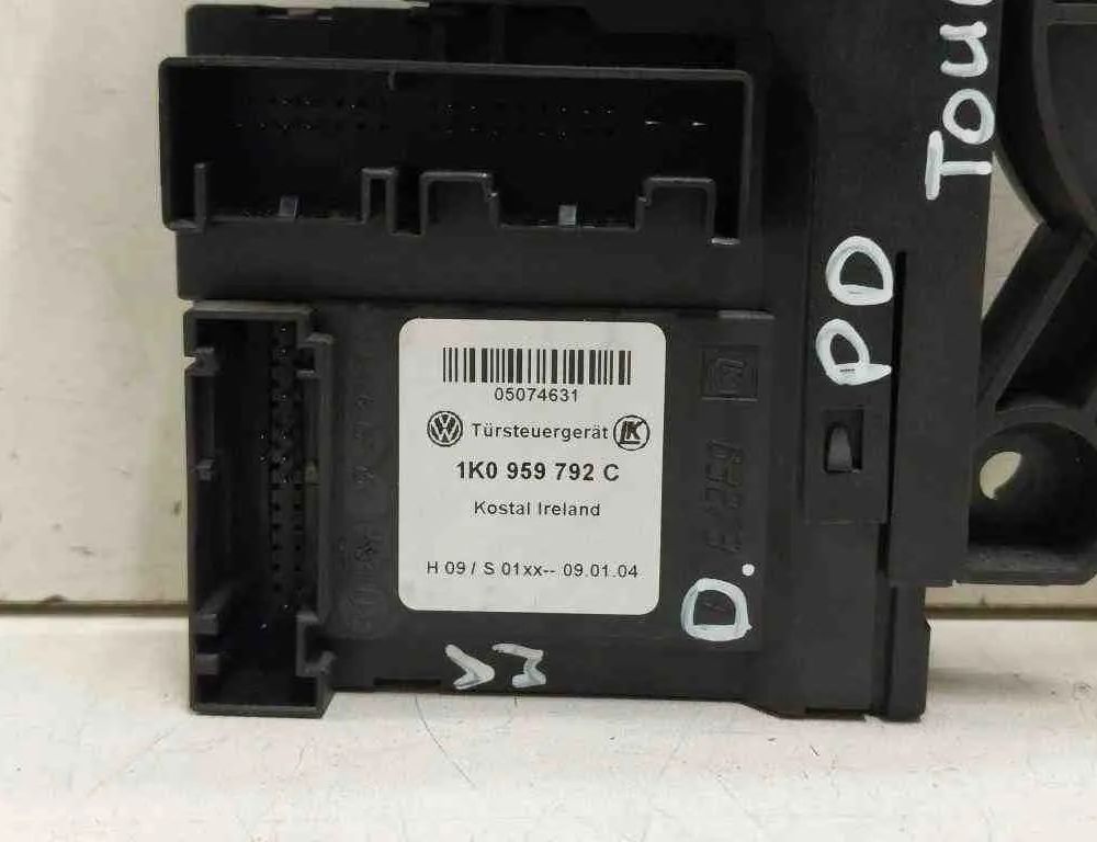 VOLKSWAGEN Touran 1 generation (2003-2015) Маторчик стеклоподъемника передней левой двери 400785M,1K0959792C,1T0959702 32725646