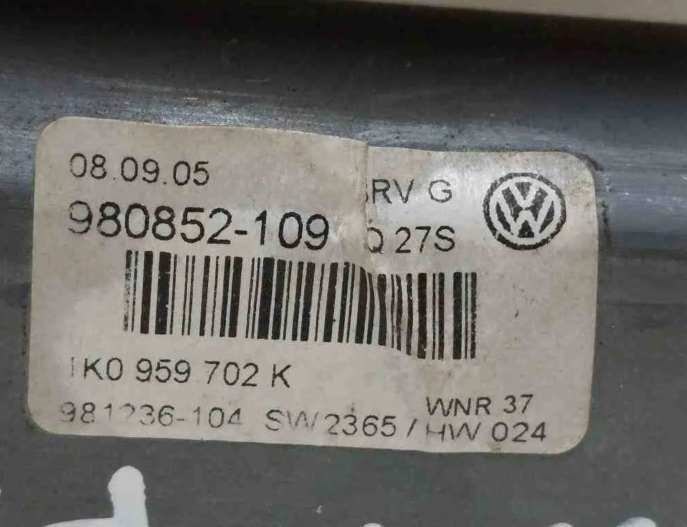 VOLKSWAGEN Passat B7 (2010-2015) Маторчик стеклоподъемника передней левой двери 1K0959702K,1K0959792G,980852109 32725655