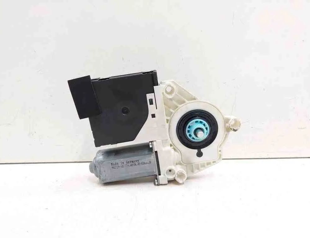 VOLKSWAGEN Passat B7 (2010-2015) Priekšējo kreiso durvju logu pacēlāja motorīts 981235324,980851112,1K0959793L,1K0959701P 32725811