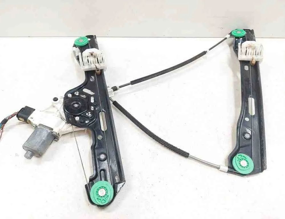 BMW 1 Series E81/E82/E87/E88 (2004-2013) Priekšējo kreiso durvju logu pacēlājs 6927027,7138465E,7067795S,996624101 32729232