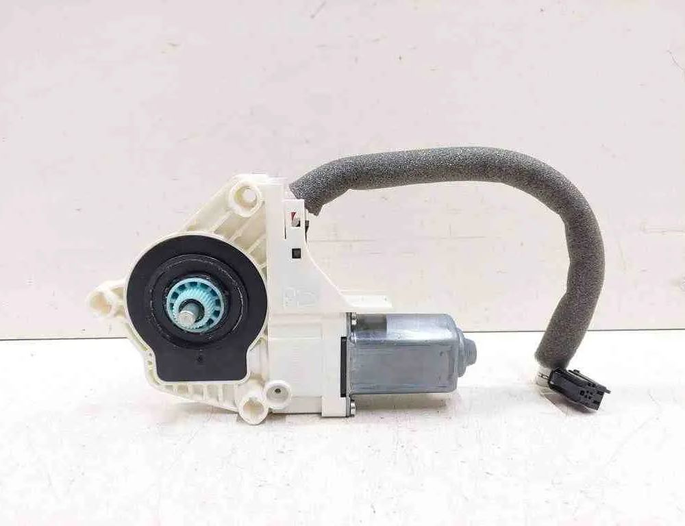 SKODA Superb 1 generation (2001-2008) Priekšējo kreiso durvju logu pacēlāja motorīts 1036965575200,8K0959802A 32730564