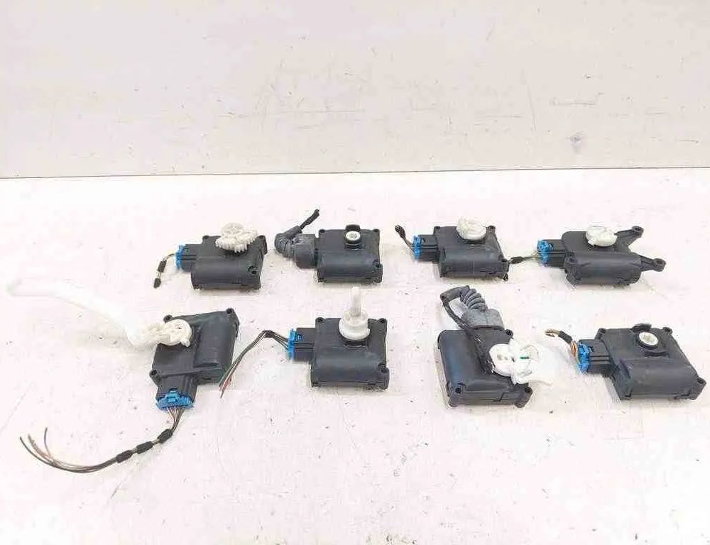AUDI A6 C6/4F (2004-2011) Клапаны управления внутренним подогревом 0132801369,0132801359,4F0820511A,0132801358 32732745
