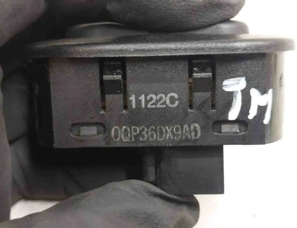 CHRYSLER PT Cruiser 1 generation (2000-2010) Seat heating switch 0QP36DX9AD,39754D 32732860