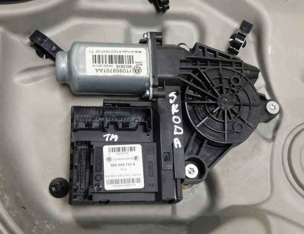 SKODA Octavia 2 generation (2004-2013) Front Left Door Window Regulator 1Z1837655Q,03F964 32734474
