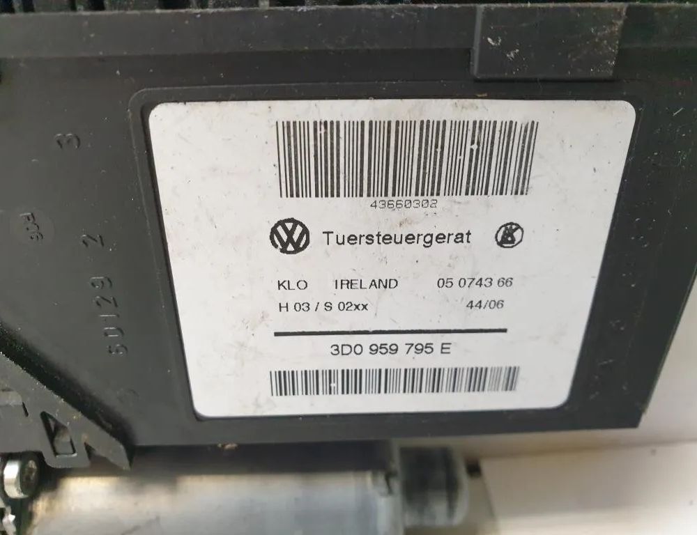 VOLKSWAGEN Touareg 1 generation (2002-2010) Rear Right Door Window Control Motor 3D0959795E 28829507