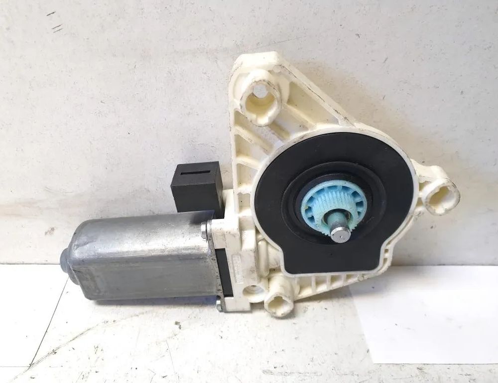 VOLKSWAGEN Passat B8 (2014-2023) Front Left Door Window Regulator Motor 504959801B 28840054