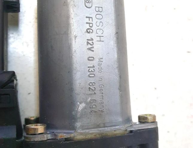 VOLKSWAGEN Passat B6 (2005-2010) Priekšējo labo durvju logu pacelšanas motorīts 119090XXX 32402215