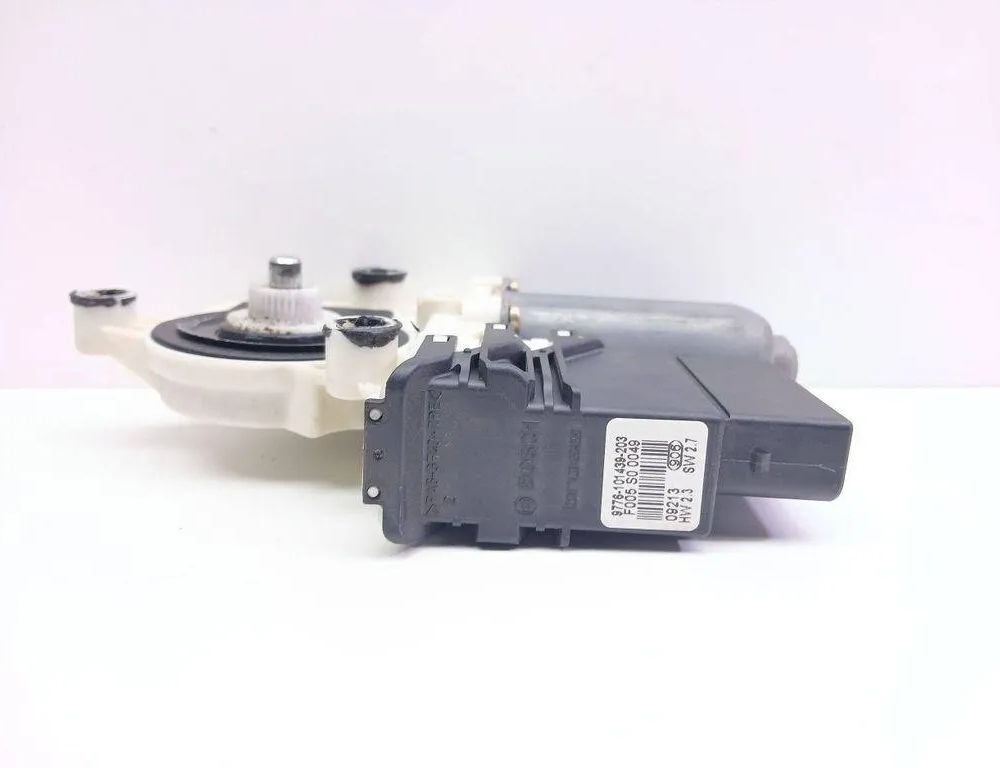 VOLKSWAGEN Bora 1 generation (1998-2005) Моторчик стеклоподъемника задней левой двери 17106415,1J4959811C 31276420