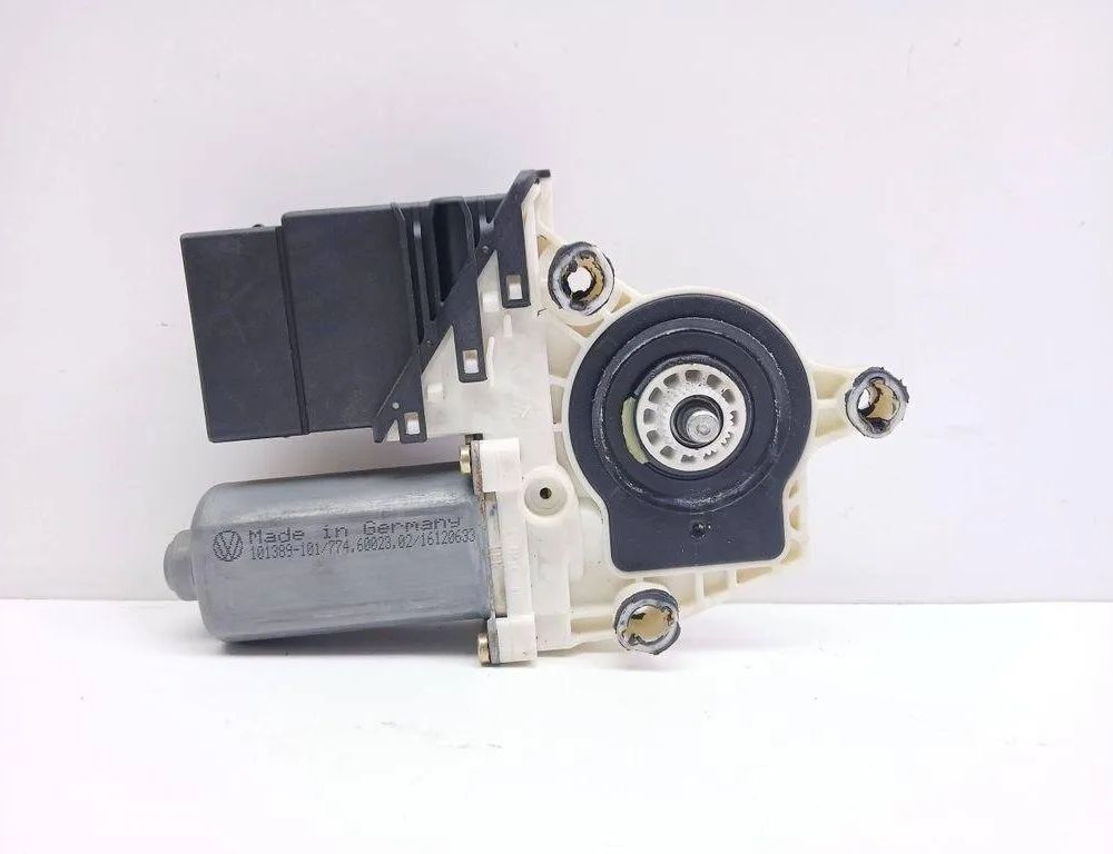 VOLKSWAGEN Bora 1 generation (1998-2005) Моторчик стеклоподъемника задней левой двери 17106415,1J4959811C 31276420