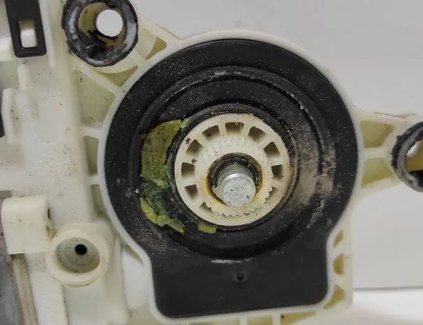 VOLKSWAGEN Bora 1 generation (1998-2005) Моторчик стеклоподъемника задней левой двери 1J4959811C 31358172