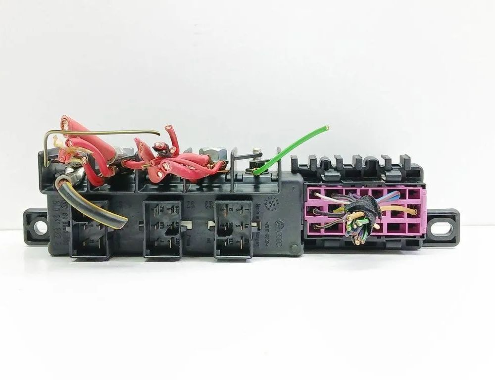 VOLKSWAGEN Passat B5 (1996-2005) Fuse Box 8L0941822A 31377933