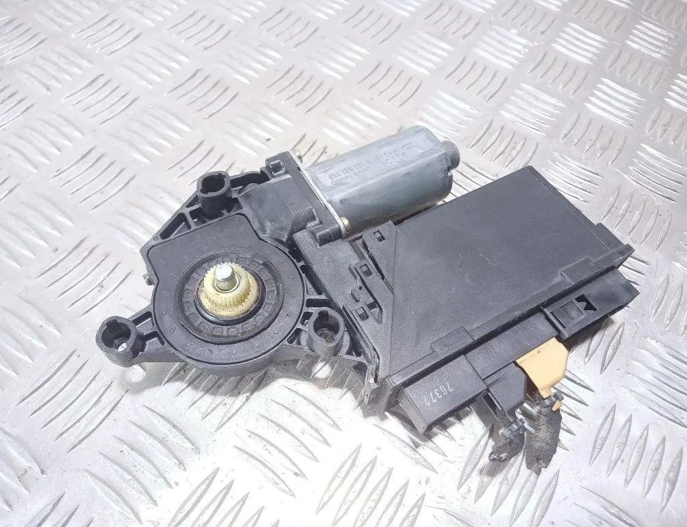 AUDI A4 B5/8D (1994-2001) Rear Left Door Window Control Motor 8E0959801A 31384890