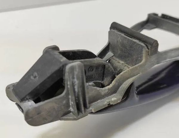 VOLKSWAGEN Passat B5 (1996-2005) Наружная ручка боковых левых дверей 3B0837885 31386215