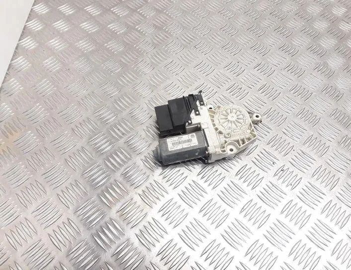 VOLKSWAGEN Golf 5 generation (2003-2009) Aizmugurējo labo durvju loga vadības motorīts 1K4839402C 20669594